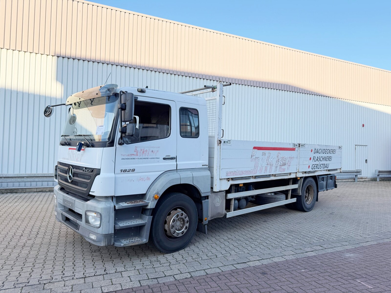 Mercedes-Benz Axor 1829 L 4x2 Axor 1829 L 4x2, 6-Sitzer - Xe tải thùng lửng/ Phẳng: hình 1 Mercedes-Benz Axor 1829 L 4x2 Axor 1829 L 4x2, 6-Sitzer - Xe tải thùng lửng/ Phẳng: hình 1