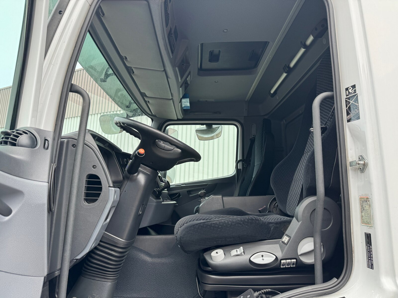 Mercedes-Benz Axor 1833 L 4x2 Axor 1833 L 4x2, Getränkekoffer - Xe tải hộp: hình 2 Mercedes-Benz Axor 1833 L 4x2 Axor 1833 L 4x2, Getränkekoffer - Xe tải hộp: hình 2