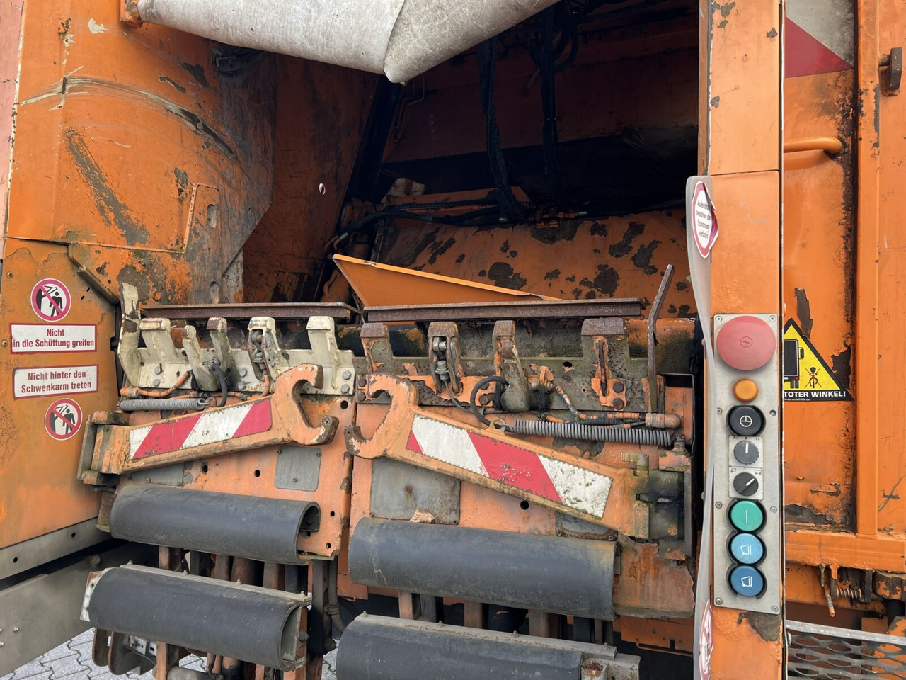 Mercedes-Benz Econic 2633 L 6x2/4 NLA Econic 2633 L 6x2/4 NLA, Lenkachse, Zöller Medium XL, Zöller-Schüttung - Xe tải chở rác: hình 2 Mercedes-Benz Econic 2633 L 6x2/4 NLA Econic 2633 L 6x2/4 NLA, Lenkachse, Zöller Medium XL, Zöller-Schüttung - Xe tải chở rác: hình 2