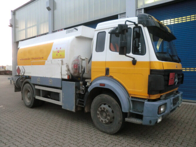 Mercedes-Benz SK 1824 L 4x2 SK 1824 L 4x2, Esterer Tankaufbau ca. 13.100l, 2 Kammern - Xe bồn: hình 1 Mercedes-Benz SK 1824 L 4x2 SK 1824 L 4x2, Esterer Tankaufbau ca. 13.100l, 2 Kammern - Xe bồn: hình 1