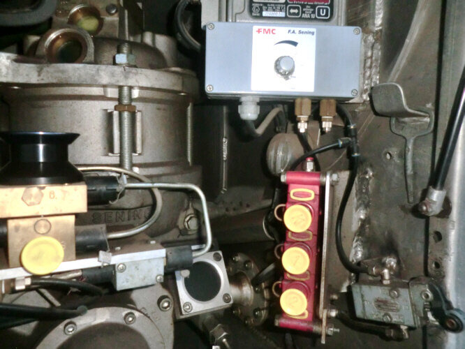 Mercedes-Benz SK 1824 L 4x2 SK 1824 L 4x2, Esterer Tankaufbau ca. 13.100l, 2 Kammern - Xe bồn: hình 3 Mercedes-Benz SK 1824 L 4x2 SK 1824 L 4x2, Esterer Tankaufbau ca. 13.100l, 2 Kammern - Xe bồn: hình 3