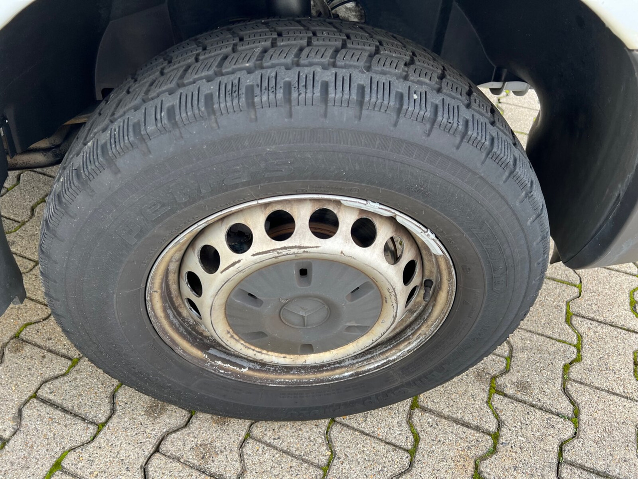 Interior photo 1: Xe tải nhỏ thùng kín Mercedes-Benz Sprinter 313 CDI 4x2 Sprinter 313 CDI 4x2, 5x Vorhanden!