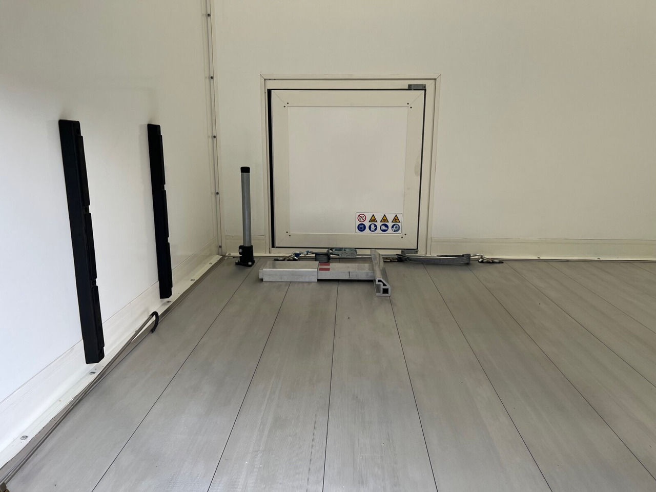 Mercedes-Benz Sprinter 516 FG 4x2 Sprinter 516 FG 4x2, MBUX, Autotransporter Comear - Xe van chở hàng: hình 3 Mercedes-Benz Sprinter 516 FG 4x2 Sprinter 516 FG 4x2, MBUX, Autotransporter Comear - Xe van chở hàng: hình 3