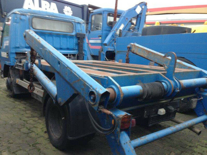 Mitsubishi Canter 4x2 - Xe tải chở thùng nhỏ: hình 5 Mitsubishi Canter 4x2 - Xe tải chở thùng nhỏ: hình 5