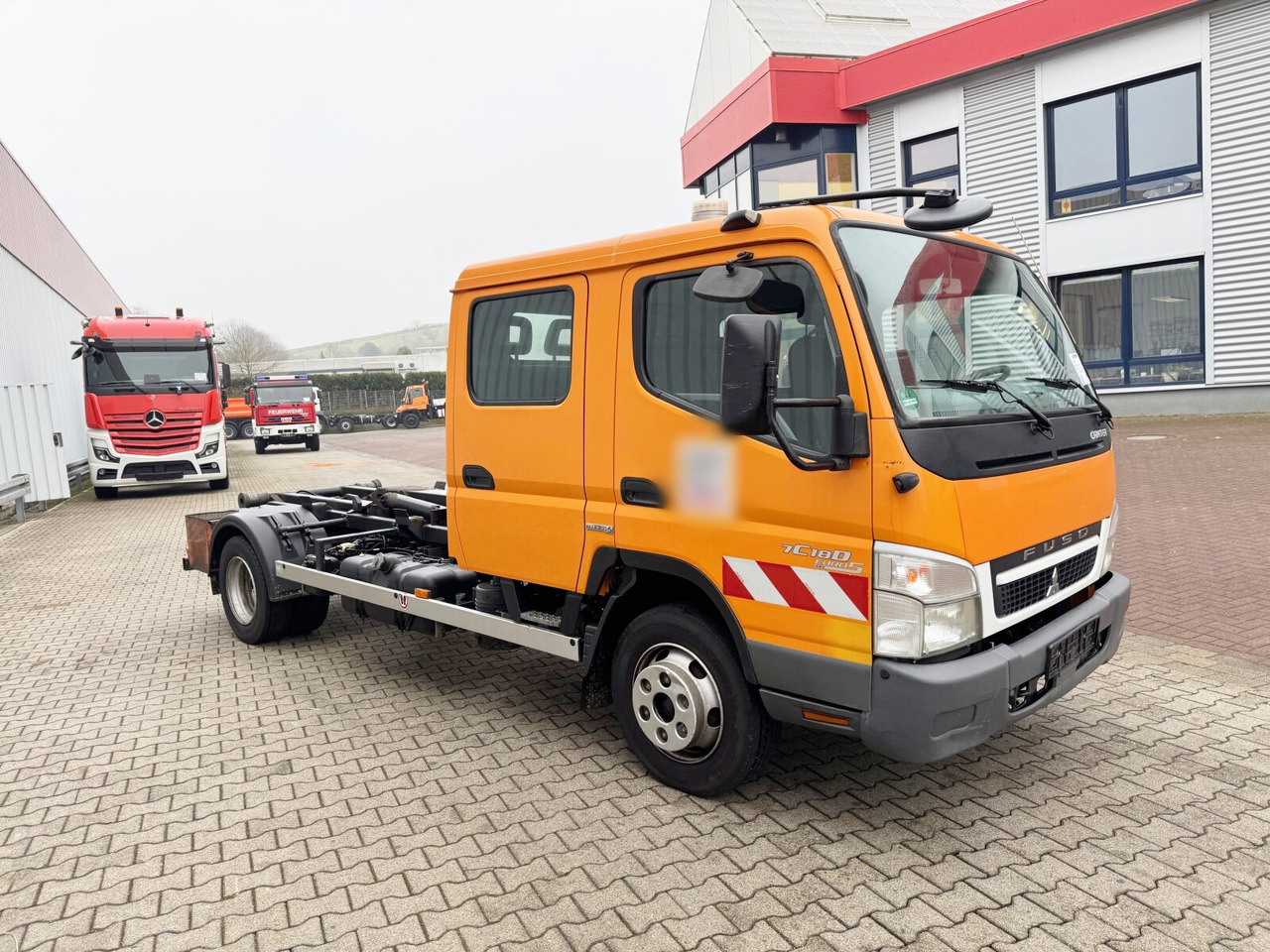 Interior photo 1: Xe tải nâng móc Mitsubishi Canter Fuso 7C18D 4x2 Doka Canter Fuso 7C18D 4x2 Doka, EEV, City-Abroller