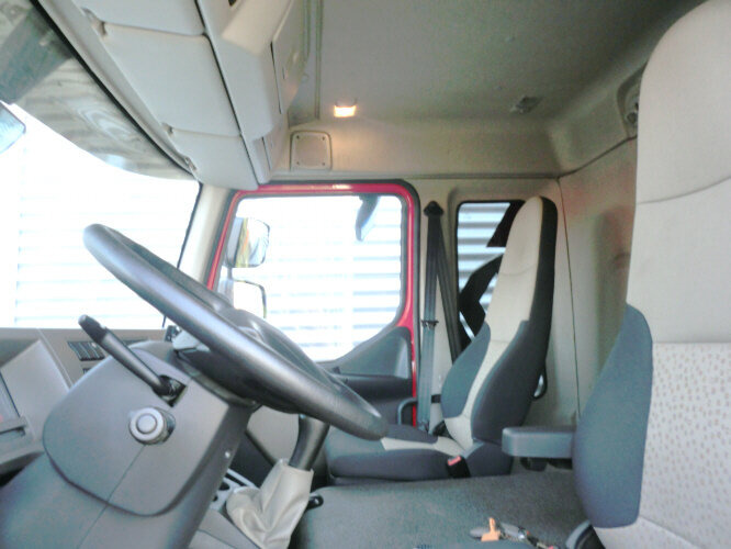 Renault Midlum 220 DXi 4x2 - Xe tải hộp: hình 2 Renault Midlum 220 DXi 4x2 - Xe tải hộp: hình 2