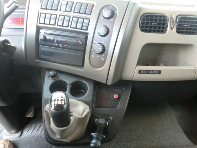 Renault Midlum 220 DXi 4x2 - Xe tải hộp: hình 3 Renault Midlum 220 DXi 4x2 - Xe tải hộp: hình 3