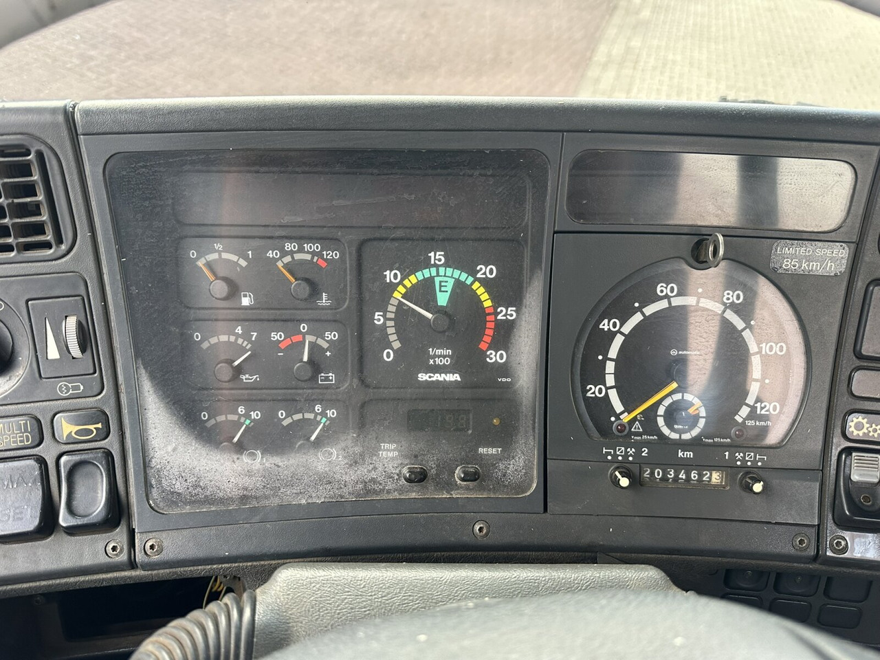 Scania P93 HK 250 6x4L P93 HK 250 6x4L - Xe tải khung gầm: hình 5 Scania P93 HK 250 6x4L P93 HK 250 6x4L - Xe tải khung gầm: hình 5