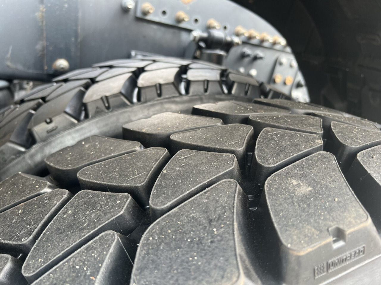 FH16 750 8x4 FH16 750 8x4, Retarder, Globetrotter, Vorlauflift/-lenk, Schwerlast 180T - Xe đầu kéo: hình 3 FH16 750 8x4 FH16 750 8x4, Retarder, Globetrotter, Vorlauflift/-lenk, Schwerlast 180T - Xe đầu kéo: hình 3