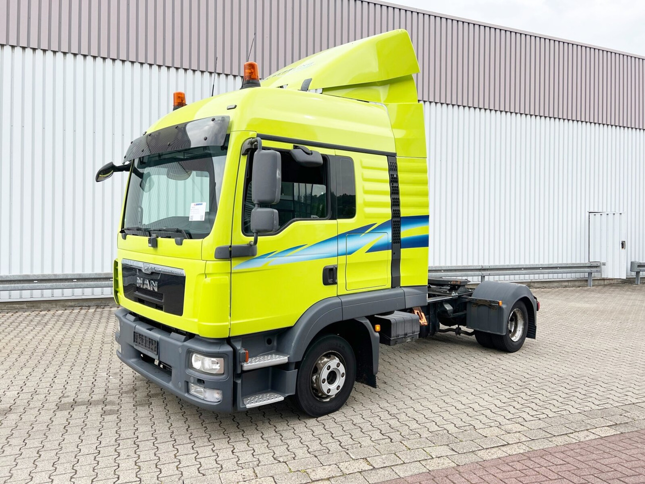 MAN TGL 8.220 4X2 BL TGL 8.220 4X2 BL - Xe đầu kéo: hình 1 MAN TGL 8.220 4X2 BL TGL 8.220 4X2 BL - Xe đầu kéo: hình 1