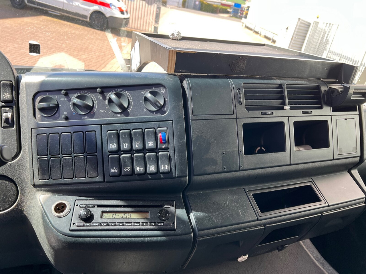 MAN TGL 8.220 4X2 BL TGL 8.220 4X2 BL - Xe đầu kéo: hình 4 MAN TGL 8.220 4X2 BL TGL 8.220 4X2 BL - Xe đầu kéo: hình 4