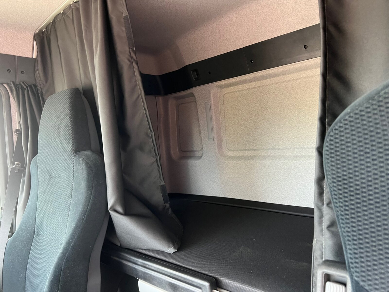 MAN TGL 8.220 4X2 BL TGL 8.220 4X2 BL - Xe đầu kéo: hình 2 MAN TGL 8.220 4X2 BL TGL 8.220 4X2 BL - Xe đầu kéo: hình 2