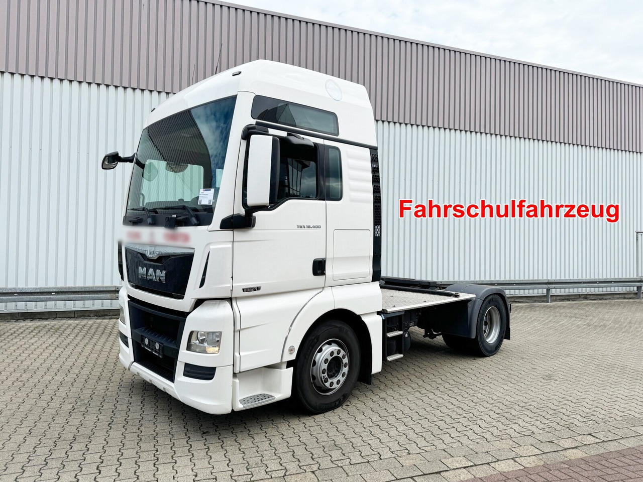 MAN TGX 18.400 4X2 BLS TGX 18.400 4X2 BLS, Fahrschule, 5 Sitzer - Xe đầu kéo: hình 1 MAN TGX 18.400 4X2 BLS TGX 18.400 4X2 BLS, Fahrschule, 5 Sitzer - Xe đầu kéo: hình 1