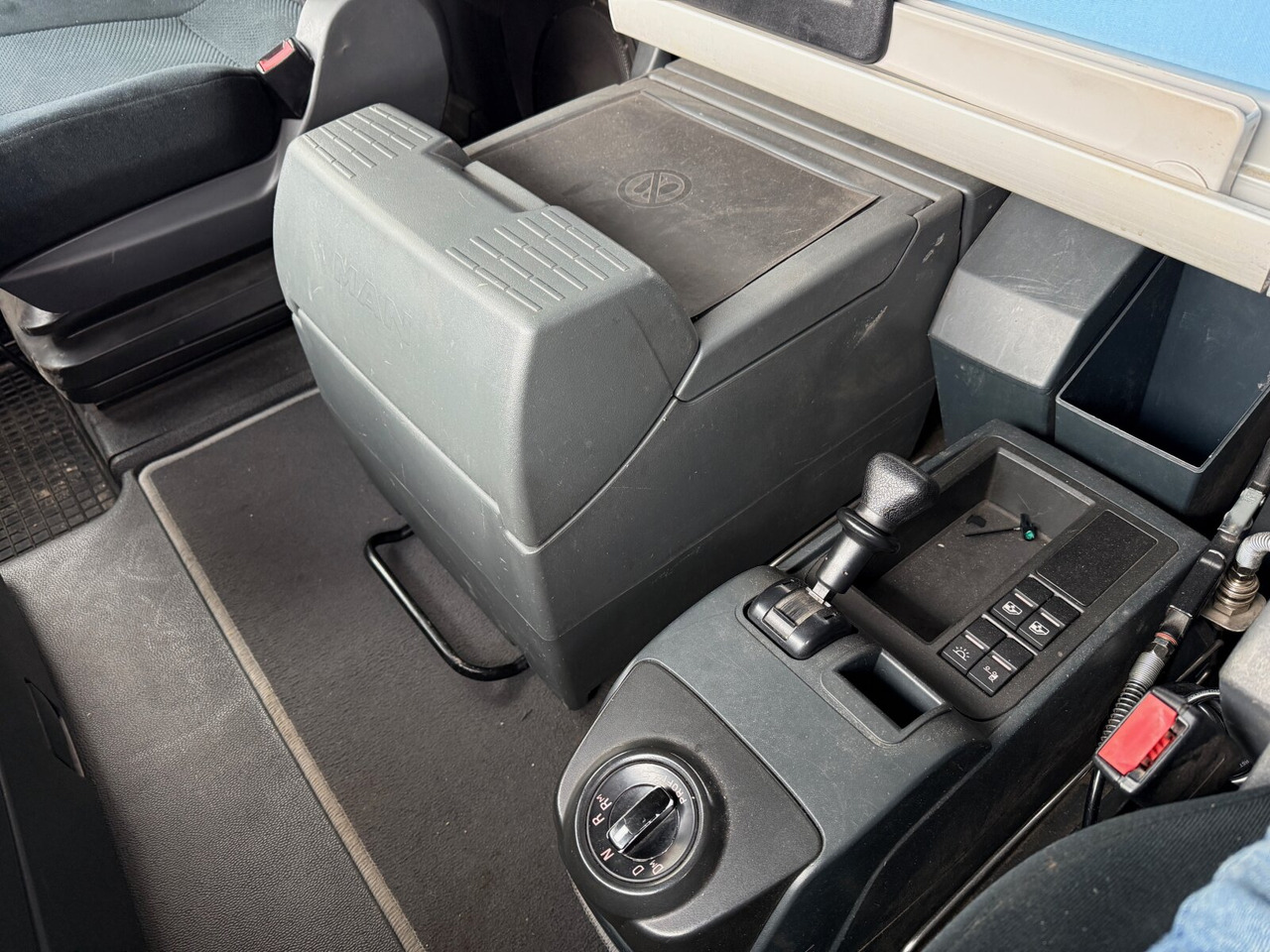 MAN TGX 26.480 6x4 BLS TGX 26.480 6x4 BLS, Retarder, XLX, Standklima, Hydraulik, zGG 90t - Xe đầu kéo: hình 4 MAN TGX 26.480 6x4 BLS TGX 26.480 6x4 BLS, Retarder, XLX, Standklima, Hydraulik, zGG 90t - Xe đầu kéo: hình 4