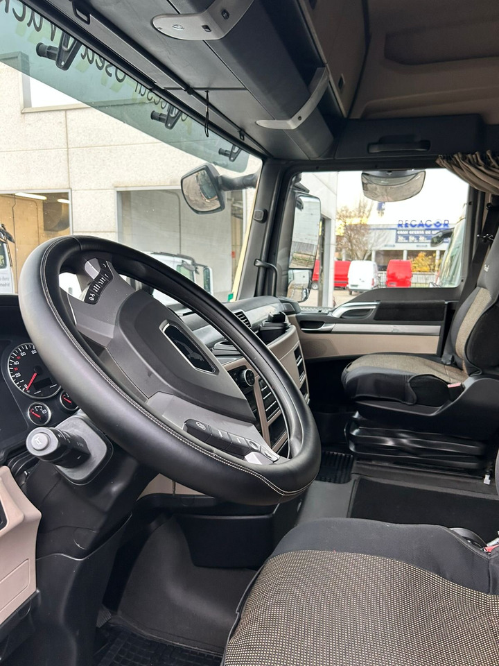 MAN TGX 33.580 6x4 BB TGX 33.580 6x4 BB, Retarder, zZGG 150.000kg - Xe đầu kéo: hình 2 MAN TGX 33.580 6x4 BB TGX 33.580 6x4 BB, Retarder, zZGG 150.000kg - Xe đầu kéo: hình 2