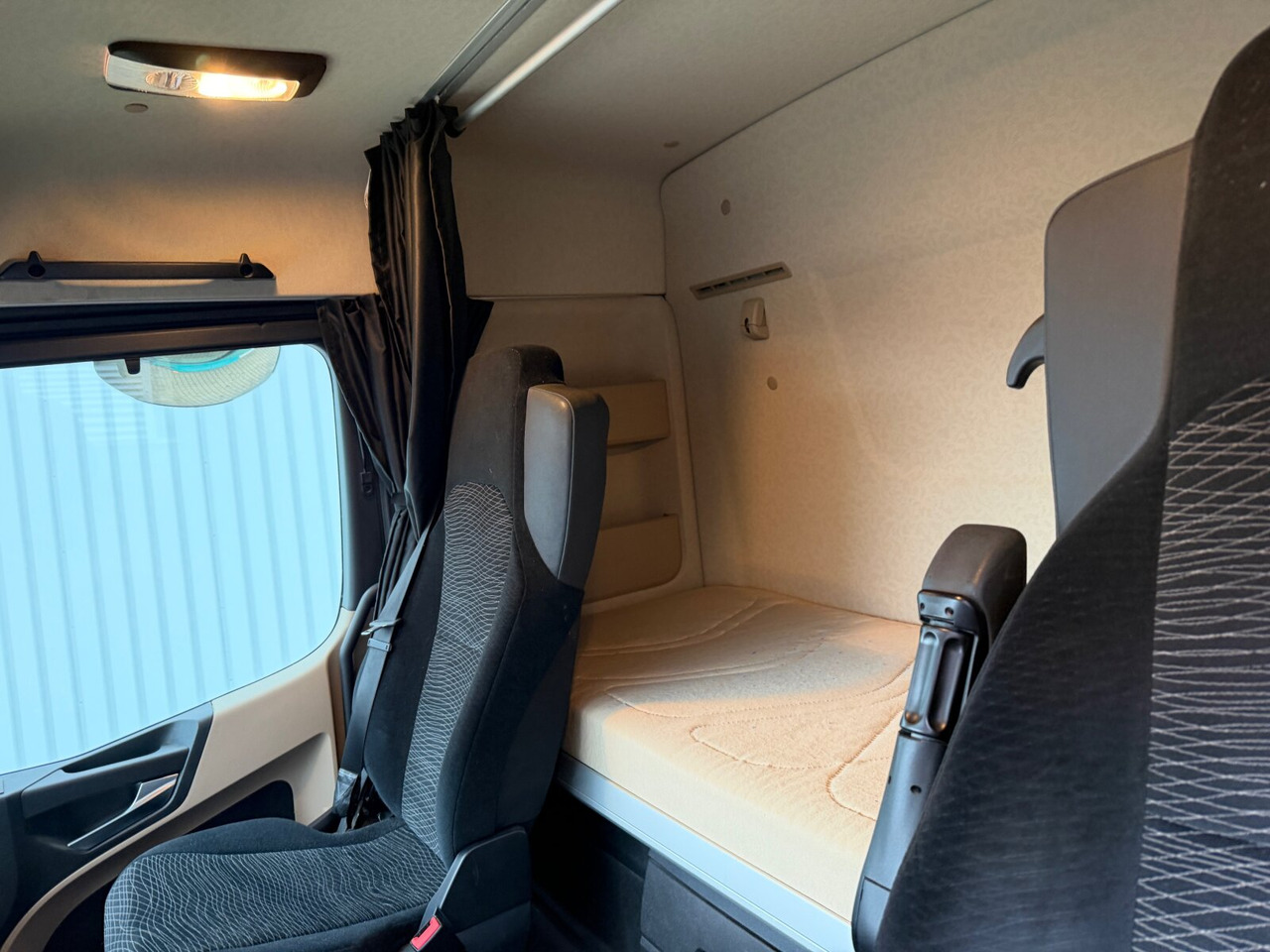 Mercedes-Benz Actros 1851 LS 4x4 HAD Actros 1851 LS 4x4 HAD, Hydraulik, Navi, MultimediaCockpit - Xe đầu kéo: hình 5 Mercedes-Benz Actros 1851 LS 4x4 HAD Actros 1851 LS 4x4 HAD, Hydraulik, Navi, MultimediaCockpit - Xe đầu kéo: hình 5