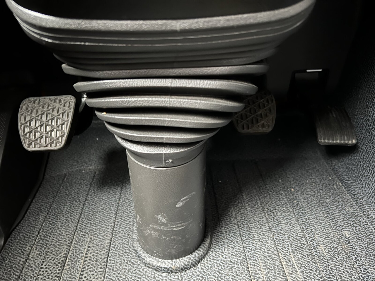 Mercedes-Benz Actros 2141 K 4x2 Actros 2141 K 4x2 - Xe đầu kéo: hình 4 Mercedes-Benz Actros 2141 K 4x2 Actros 2141 K 4x2 - Xe đầu kéo: hình 4