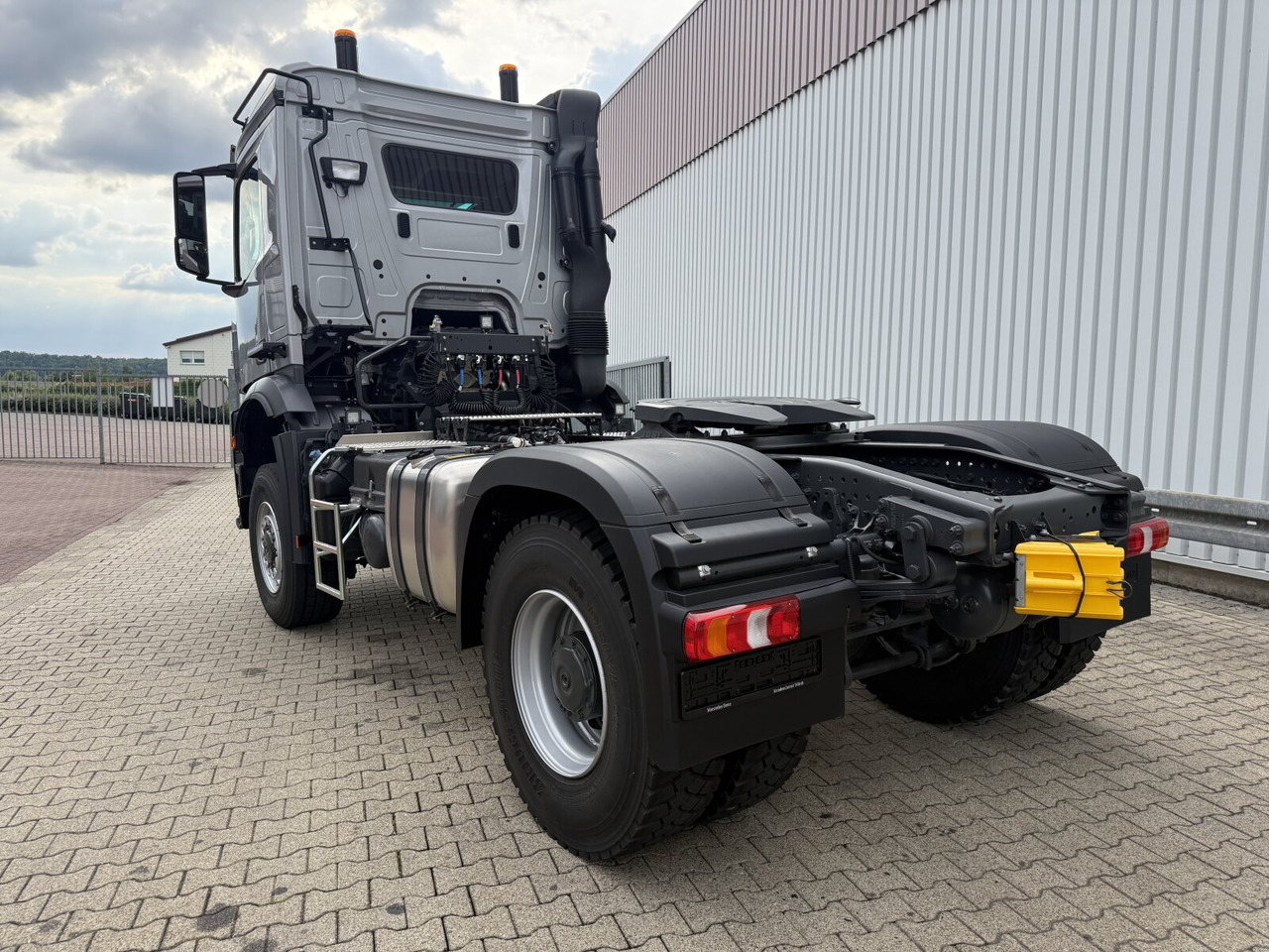 Xe đầu kéo mới Mercedes-Benz Arocs 1853 AS 4x4 Arocs 1853 AS 4x4, Retarder, MultimediaCockpit, Navi: hình 15 Xe đầu kéo mới Mercedes-Benz Arocs 1853 AS 4x4 Arocs 1853 AS 4x4, Retarder, MultimediaCockpit, Navi: hình 15