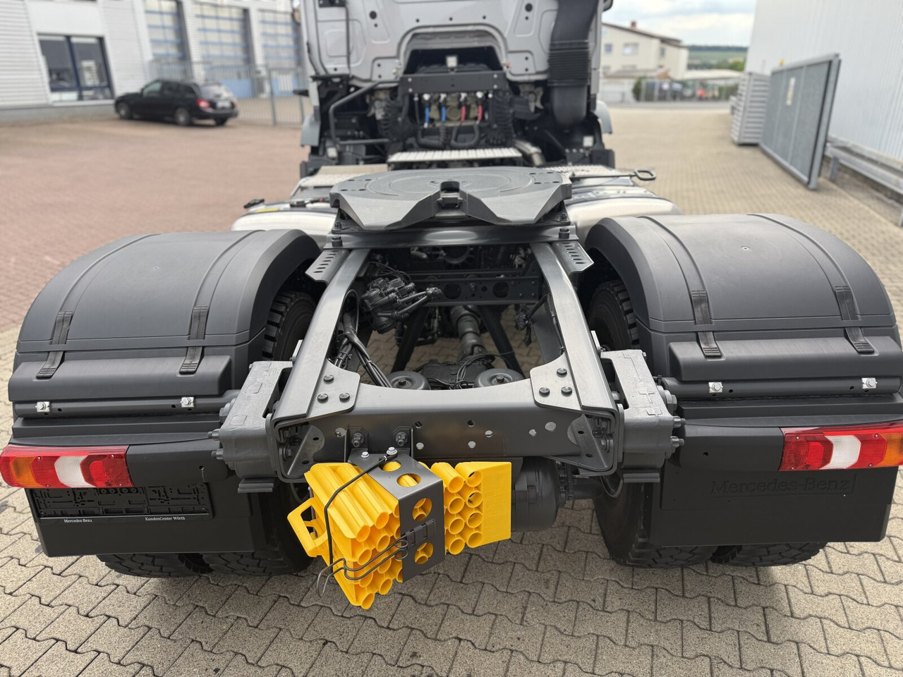 Xe đầu kéo mới Mercedes-Benz Arocs 1853 AS 4x4 Arocs 1853 AS 4x4, Retarder, MultimediaCockpit, Navi: hình 14 Xe đầu kéo mới Mercedes-Benz Arocs 1853 AS 4x4 Arocs 1853 AS 4x4, Retarder, MultimediaCockpit, Navi: hình 14