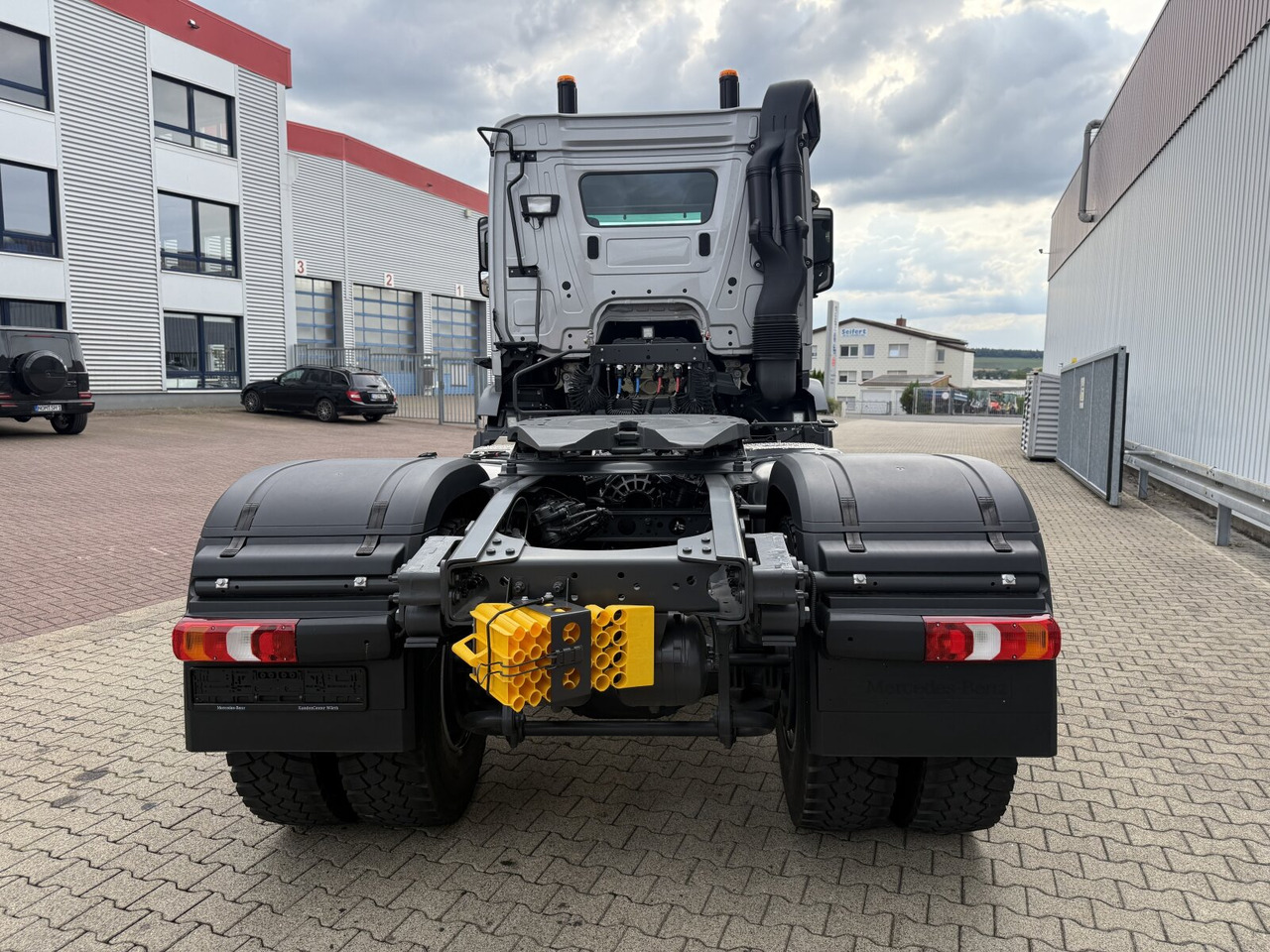 Xe đầu kéo mới Mercedes-Benz Arocs 1853 AS 4x4 Arocs 1853 AS 4x4, Retarder, MultimediaCockpit, Navi: hình 13 Xe đầu kéo mới Mercedes-Benz Arocs 1853 AS 4x4 Arocs 1853 AS 4x4, Retarder, MultimediaCockpit, Navi: hình 13