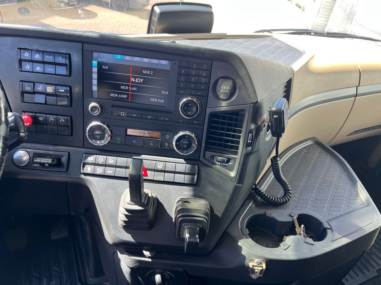 Mercedes-Benz Arocs 3358 LS 6x4 Arocs 3358 LS 6x4, Retarder, StreamSpace, Bi-Xenon, Hydraulik - Xe đầu kéo: hình 4 Mercedes-Benz Arocs 3358 LS 6x4 Arocs 3358 LS 6x4, Retarder, StreamSpace, Bi-Xenon, Hydraulik - Xe đầu kéo: hình 4