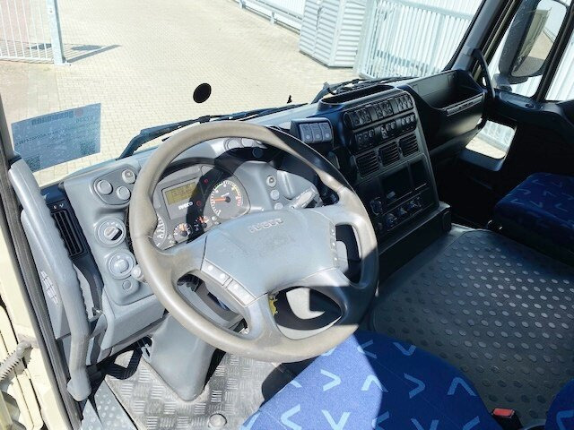 Xe đầu kéo Trakker AD260T41W 6x6 Trakker AD260T41W 6x6: hình 14 Xe đầu kéo Trakker AD260T41W 6x6 Trakker AD260T41W 6x6: hình 14