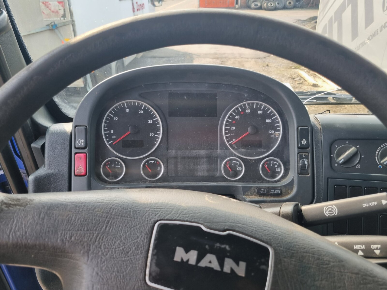 Xe tải, Xe cẩu tự hành MAN TGM MAN TGM  4x2: hình 10