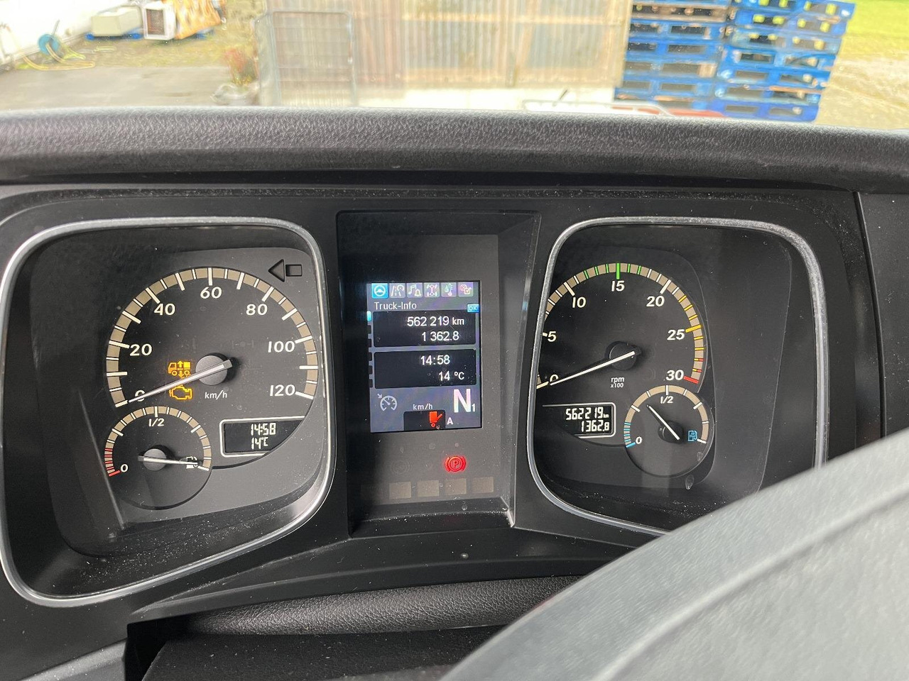 Mercedes-Benz Actros 1832 L 4x2 Actros 1832 L 4x2, Kühlkoffer, 2x Trennwand, Carrier, LBW BÄR - Xe tải: hình 5 Mercedes-Benz Actros 1832 L 4x2 Actros 1832 L 4x2, Kühlkoffer, 2x Trennwand, Carrier, LBW BÄR - Xe tải: hình 5