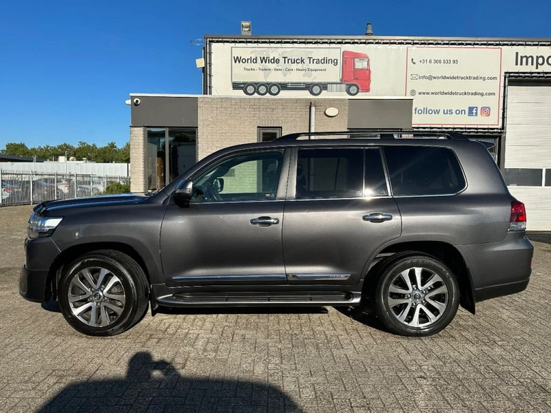 Toyota Land Cruiser V8 LAND CRUISER 200 V8 + CAMERA 360 + FRIDGE + DIESEL + ONLY EXPORT - SUV: hình 2 Toyota Land Cruiser V8 LAND CRUISER 200 V8 + CAMERA 360 + FRIDGE + DIESEL + ONLY EXPORT - SUV: hình 2