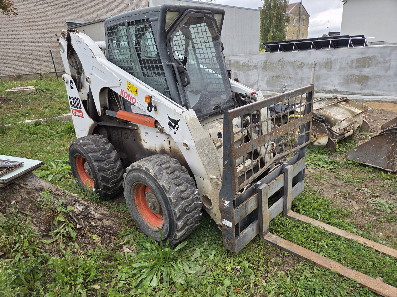 BOBCAT A300 - Máy xúc lật đa năng: hình 1 BOBCAT A300 - Máy xúc lật đa năng: hình 1