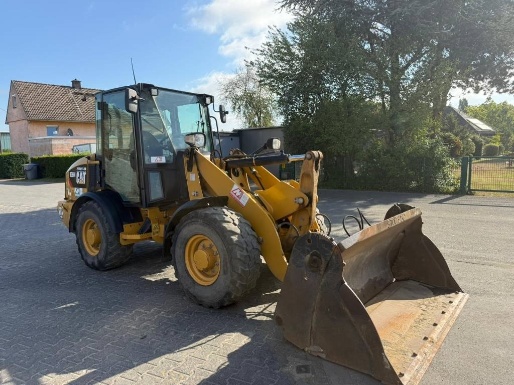 CAT 906M 1831h - Máy xúc lật bánh lốp: hình 4 CAT 906M 1831h - Máy xúc lật bánh lốp: hình 4