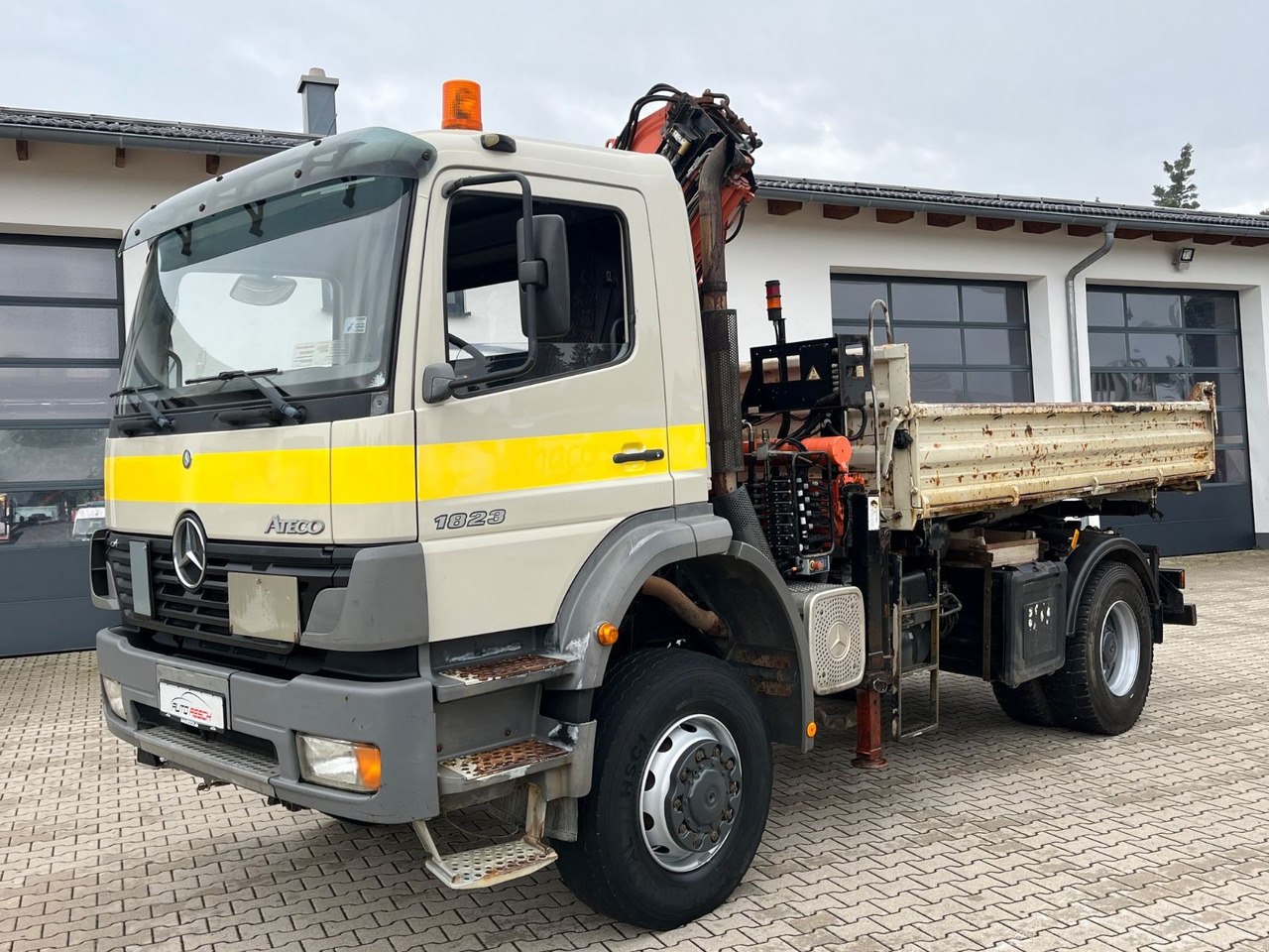 Mercedes-Benz Atego 1823 4x4 Kipper mit Kran Atlas 125.2 Funk - Xe ben, Xe cẩu tự hành: hình 1 Mercedes-Benz Atego 1823 4x4 Kipper mit Kran Atlas 125.2 Funk - Xe ben, Xe cẩu tự hành: hình 1