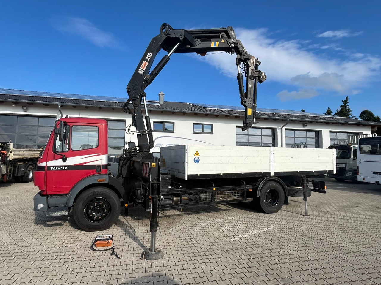 Mercedes-Benz SK 1820 mit HIAB 215-5 mit Jib und Winde - Xe tải thùng lửng/ Phẳng, Xe cẩu tự hành: hình 3 Mercedes-Benz SK 1820 mit HIAB 215-5 mit Jib und Winde - Xe tải thùng lửng/ Phẳng, Xe cẩu tự hành: hình 3
