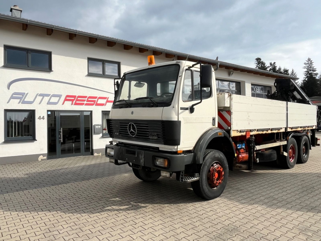 Mercedes-Benz SK 2635 6x4 V8 Pritsche mit HIAB 300-4 - Xe tải thùng lửng/ Phẳng, Xe cẩu tự hành: hình 2 Mercedes-Benz SK 2635 6x4 V8 Pritsche mit HIAB 300-4 - Xe tải thùng lửng/ Phẳng, Xe cẩu tự hành: hình 2
