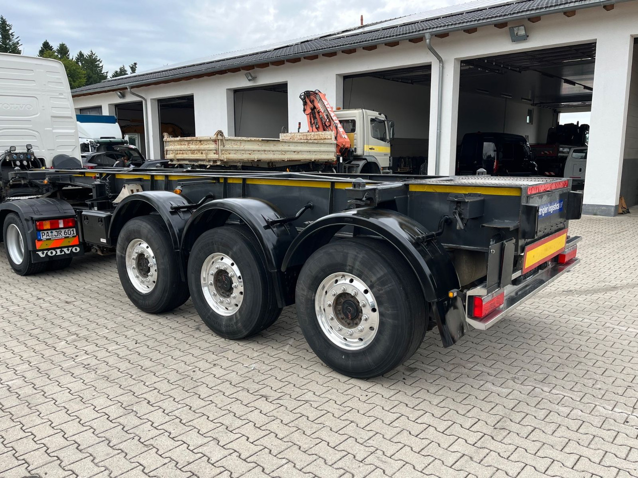 Schwarzmüller S1 R-Serie Tank Chassis ADR SAF Alufelgen - Xe chở container/ Sơ mi rơ moóc hoán đổi thân: hình 5 Schwarzmüller S1 R-Serie Tank Chassis ADR SAF Alufelgen - Xe chở container/ Sơ mi rơ moóc hoán đổi thân: hình 5