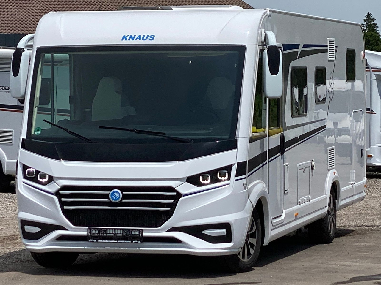 Knaus Live I 700 MEG,Automatik, Längsbetten - Xe cắm trại tích hợp: hình 2 Knaus Live I 700 MEG,Automatik, Längsbetten - Xe cắm trại tích hợp: hình 2