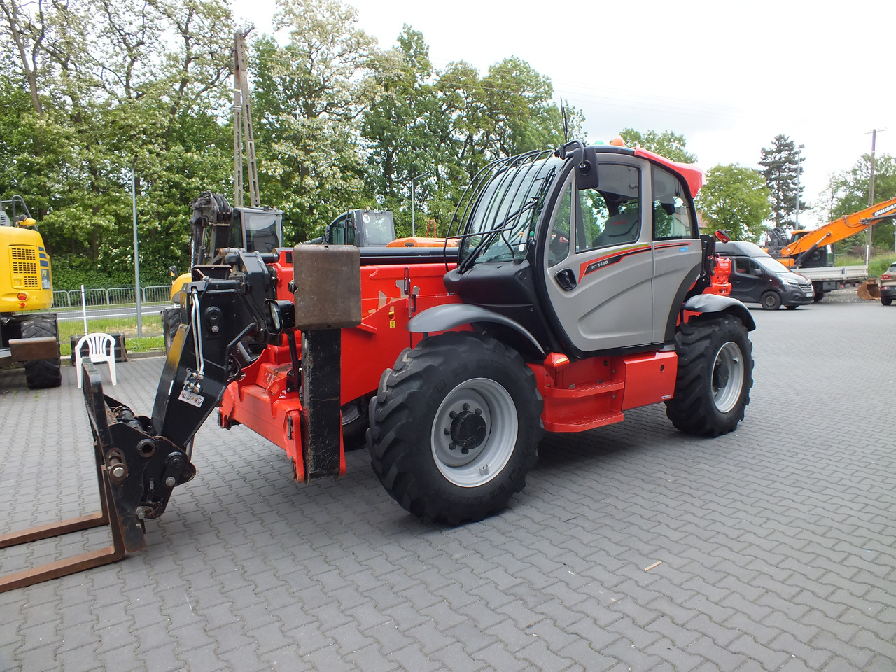 MANITOU MT 1440 - Máy xúc lật bánh lốp kính thiên văn cho Máy xúc: hình 3 MANITOU MT 1440 - Máy xúc lật bánh lốp kính thiên văn cho Máy xúc: hình 3