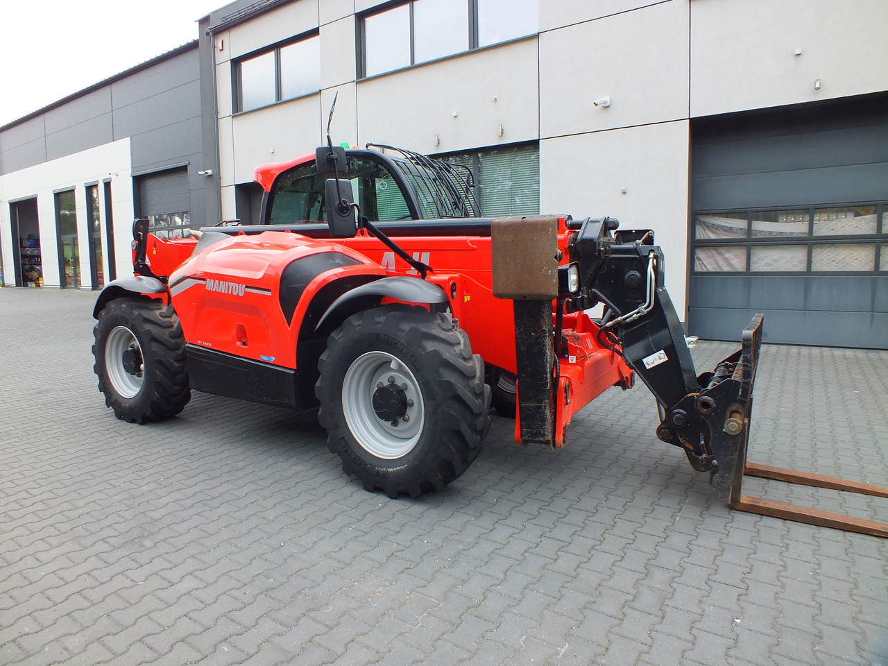 MANITOU MT 1440 - Máy xúc lật bánh lốp kính thiên văn cho Máy xúc: hình 2 MANITOU MT 1440 - Máy xúc lật bánh lốp kính thiên văn cho Máy xúc: hình 2