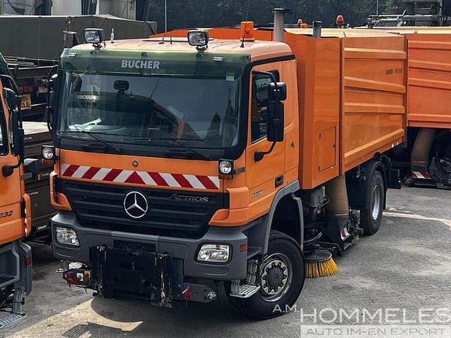 Bucher Municipal STKF 9500 4X4 - Xe quét đường: hình 1 Bucher Municipal STKF 9500 4X4 - Xe quét đường: hình 1