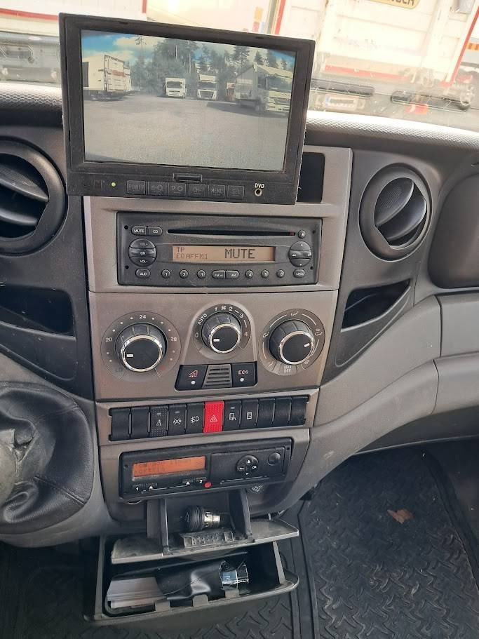 Iveco Daily 70 C17 Doppel 3.0 - Xe tải thùng lửng/ Phẳng: hình 3 Iveco Daily 70 C17 Doppel 3.0 - Xe tải thùng lửng/ Phẳng: hình 3