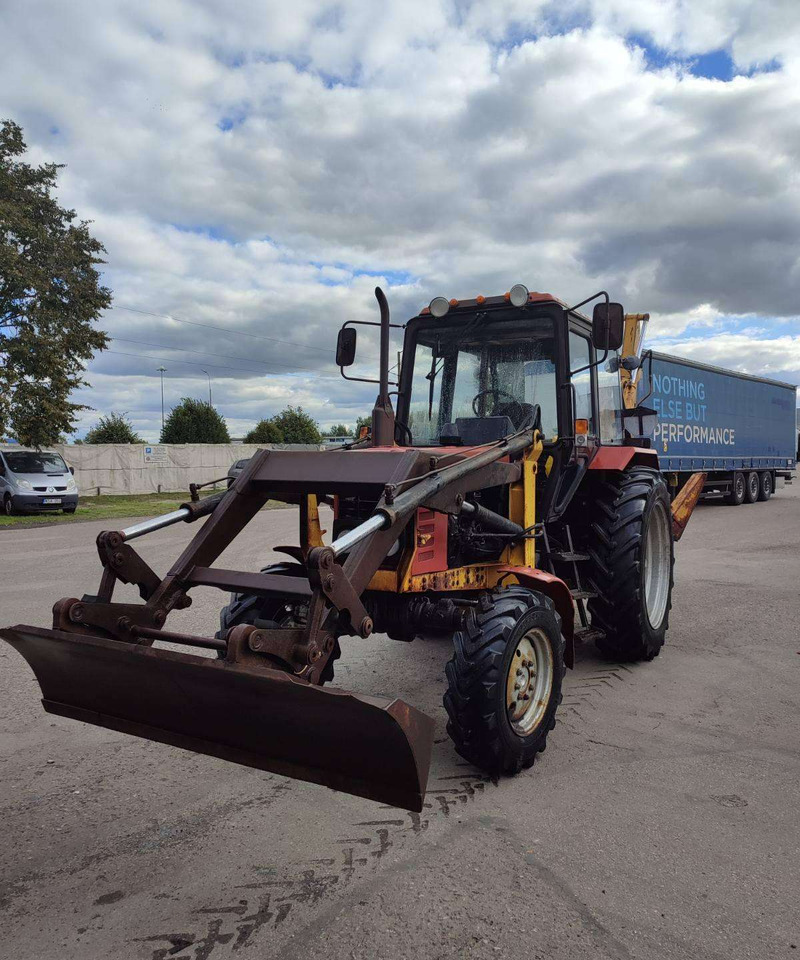 MTZ 82.1 - Máy xúc trước múc sau: hình 2 MTZ 82.1 - Máy xúc trước múc sau: hình 2