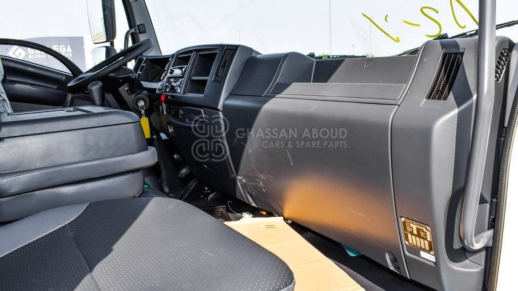 Interior photo 2: Xe tải khung gầm ISUZU 16 TON GVW SINGLE CAB 4×2 MEDIUM DUTY MY24