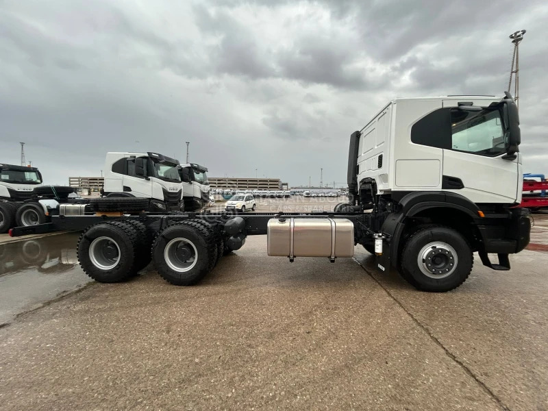 Iveco T-WAY AT380T43H 6x4 R20 Tyres Chassis - Barcelona Stock - Xe tải khung gầm: hình 2 Iveco T-WAY AT380T43H 6x4 R20 Tyres Chassis - Barcelona Stock - Xe tải khung gầm: hình 2