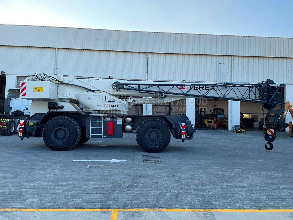TEREX RT1070 70-ton Capacity Class Rough Terrain crane MY23 - Cẩu địa hình: hình 4 TEREX RT1070 70-ton Capacity Class Rough Terrain crane MY23 - Cẩu địa hình: hình 4