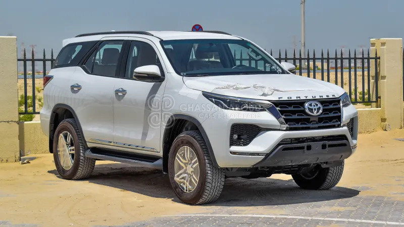 Toyota Fortuner 4x4 - SUV: hình 3 Toyota Fortuner 4x4 - SUV: hình 3