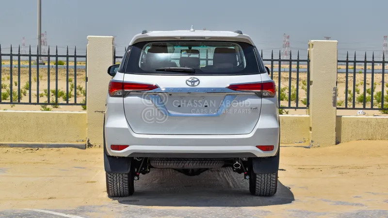 SUV Toyota Fortuner  4x4: hình 12 SUV Toyota Fortuner  4x4: hình 12