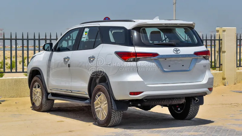 Toyota Fortuner 4x4 - SUV: hình 4 Toyota Fortuner 4x4 - SUV: hình 4
