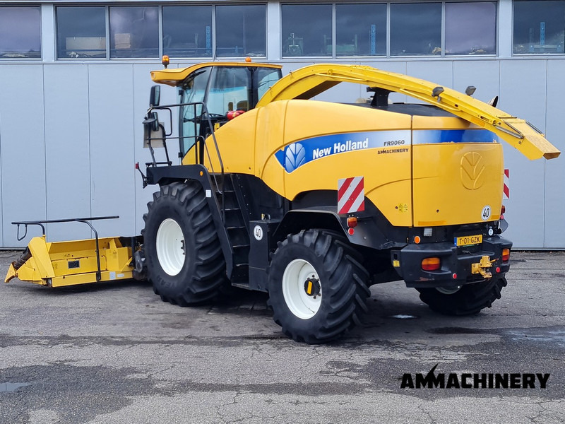New Holland FR9060 4WD - Máy gặt đập thức ăn gia súc: hình 3 New Holland FR9060 4WD - Máy gặt đập thức ăn gia súc: hình 3