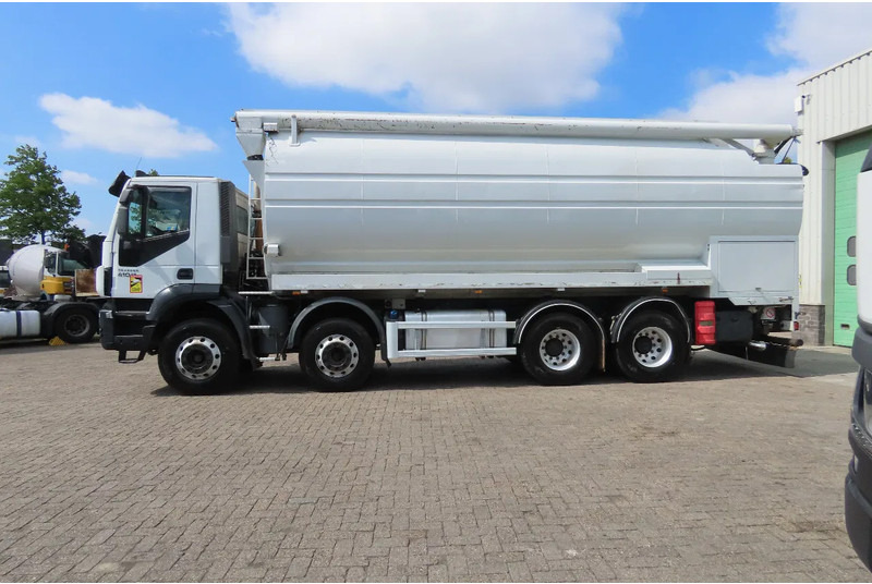 Iveco Eurotrakker 410 8x4. Light damages, 100% all working. 100% drivable - Xe bồn: hình 4 Iveco Eurotrakker 410 8x4. Light damages, 100% all working. 100% drivable - Xe bồn: hình 4