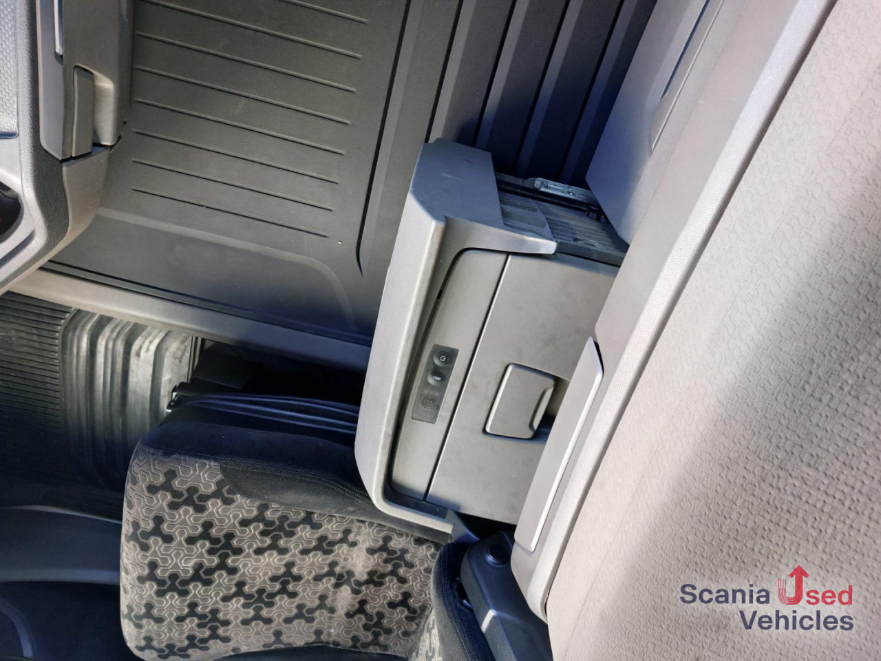 SCANIA R 410 A4x2NA Highline - Xe đầu kéo: hình 2 SCANIA R 410 A4x2NA Highline - Xe đầu kéo: hình 2